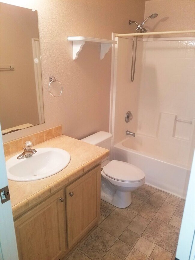 Building Photo - Great Location! 3 Bed, 2 Bath West-Flagsta...