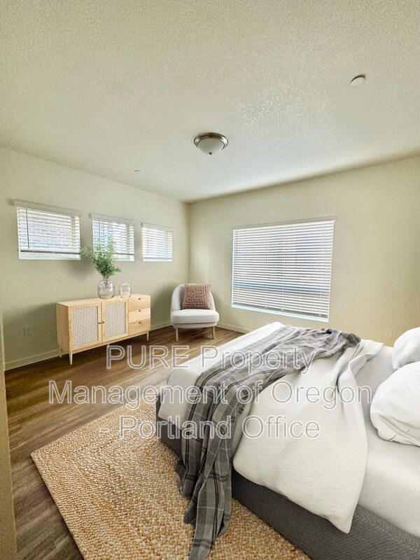 Building Photo - 22025 NE Halsey St