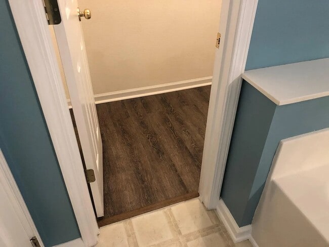 Building Photo - 698 Pepperbush Dr