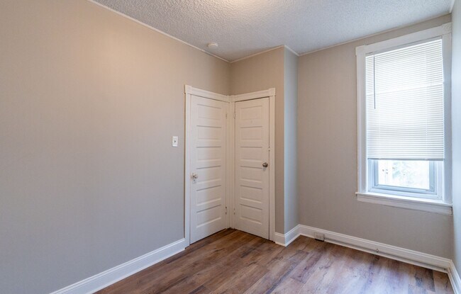 Building Photo - Newly remodeled 3 bedroom Grays Ferry Area
