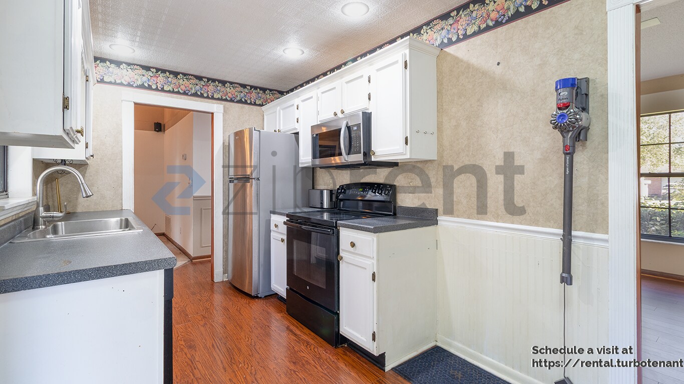 Building Photo - 5444 Lighthouse Rd