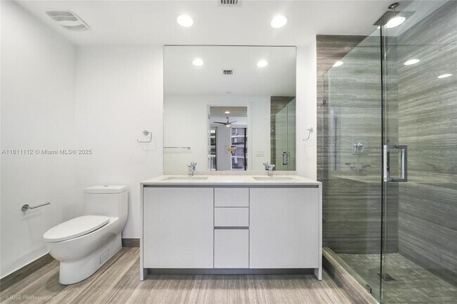Building Photo - 1010 Brickell Ave