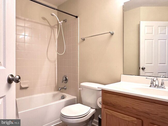 Building Photo - 920 Hopkins Cor