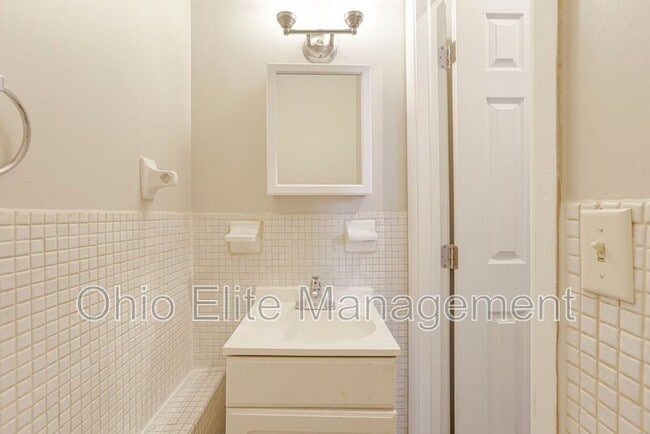 Building Photo - 429 Barnett Rd