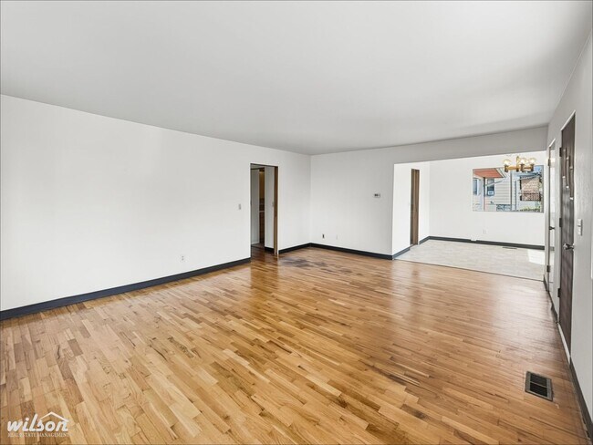 Building Photo - 904 S 48th Ave