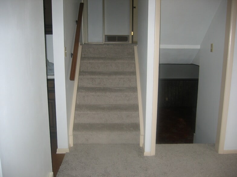 Stairway leading to full bathroom & bedrooms - 8258 Larkspur Dr