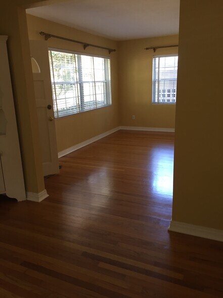 Livingroom - 612 Stetson St