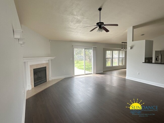 Building Photo - Gorgeous 3 Bedroom Home in Navarre