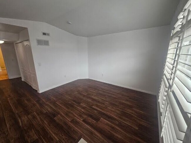 Building Photo - Available Now- 2 Bed/2 Bath Top Floor Condo with Covered Garage Space and Additional Storage