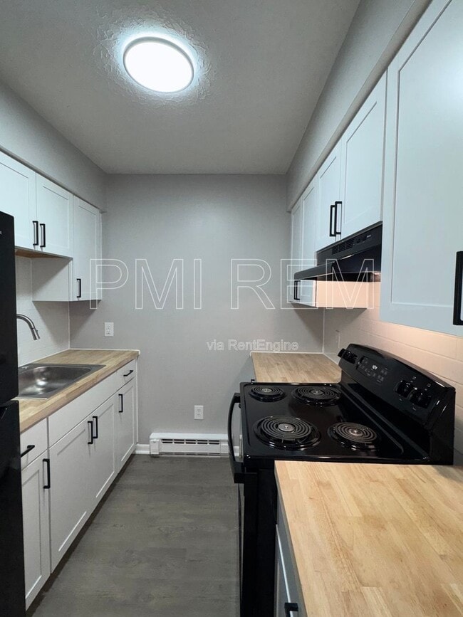 Building Photo - 2046 W Market St