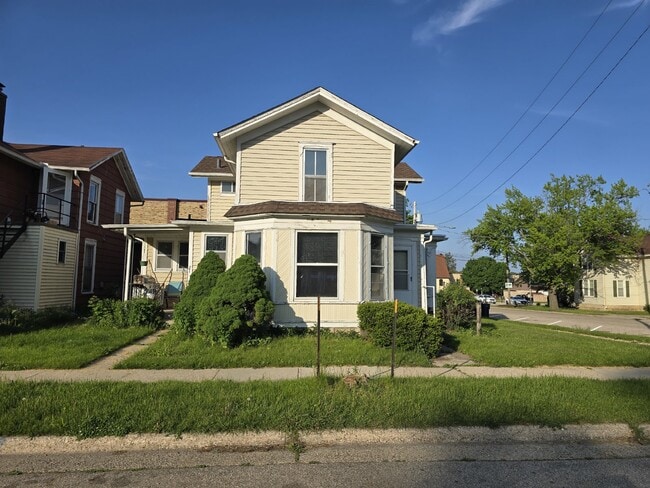 Building Photo - 416 Dodge St