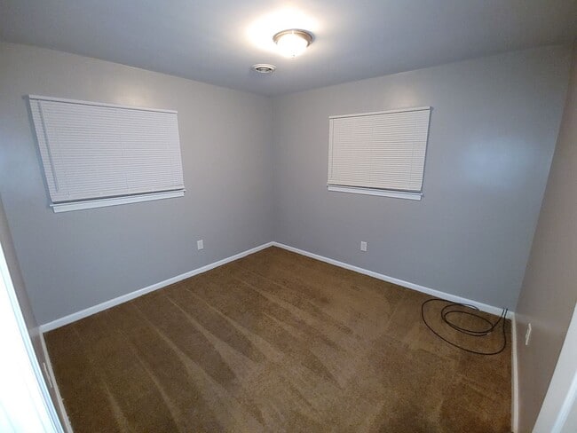Building Photo - Cute Three Bedroom Ranch in Inkster