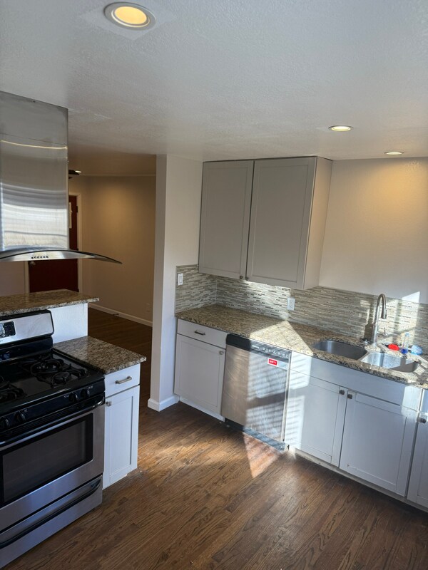 Building Photo - 1920 Xanthia St