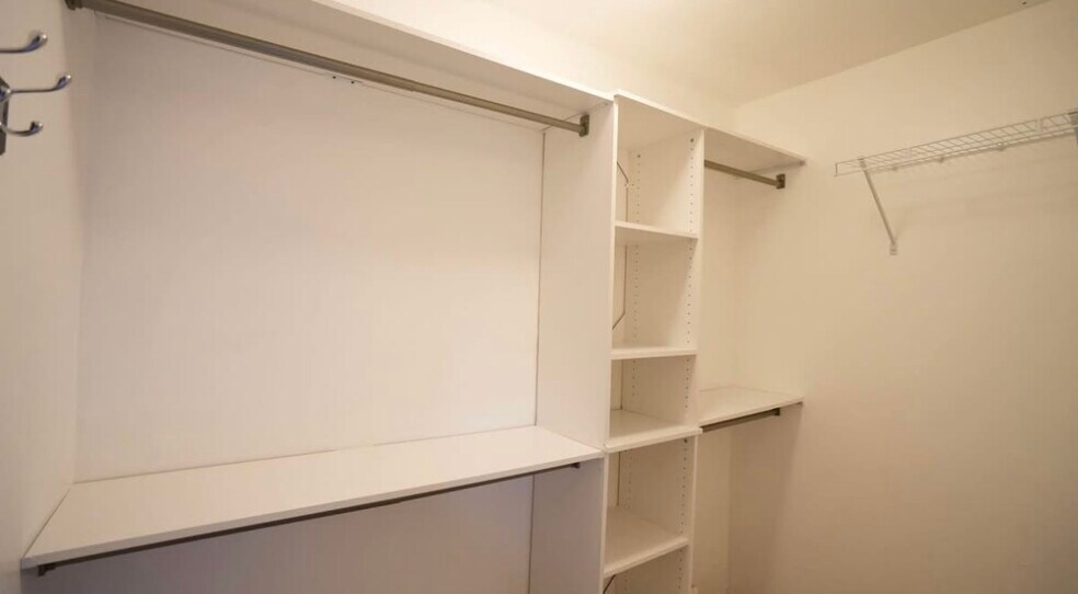 Building Photo - 104 Glengarry Dr
