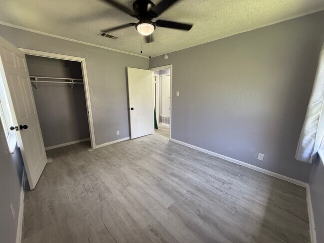 Building Photo - 707 Biggs Terrace