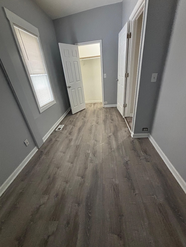 Building Photo - 6949 S Woodlawn Ave