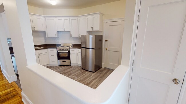 Building Photo - 9/1 No Fee! Spilt-style 3BR on Beacon St near Wash Sq/Coolidge