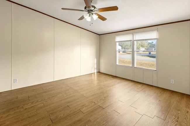 Building Photo - 182 Carmen Blvd