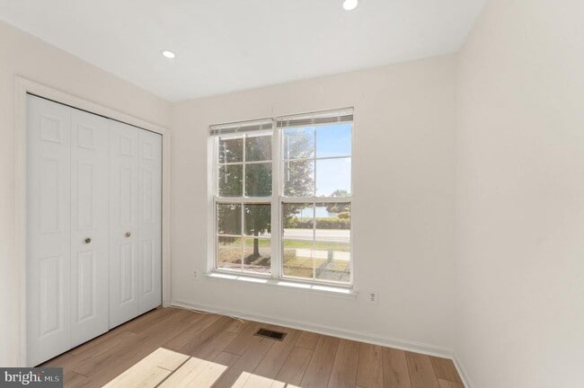 Building Photo - 44210 Shady Glen Terrace