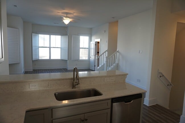 Building Photo - 4032 Tamarisk Ln