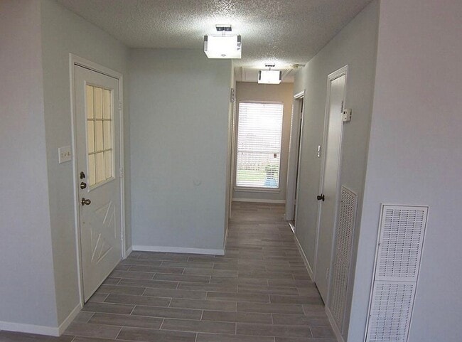 Building Photo - 1415 Grand Jct Dr