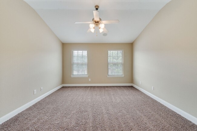 Building Photo - Luxury 3 Bedroom Townhome