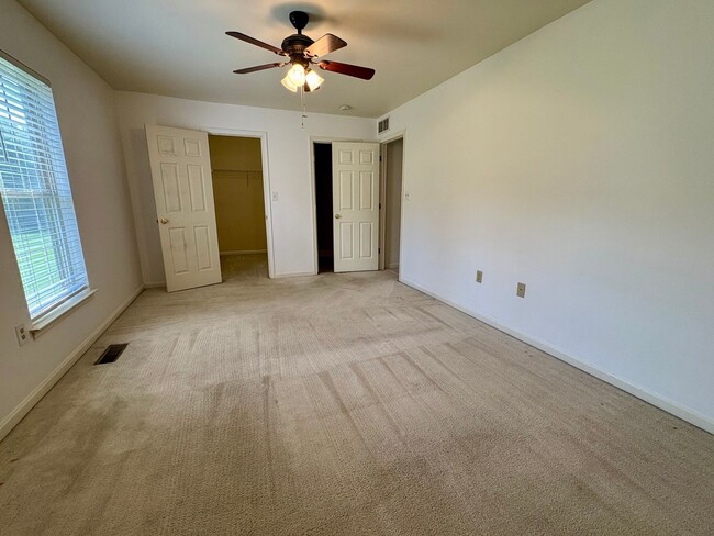 Building Photo - 2 Bedroom 2.5 Bathroom Townhome in Mechani...