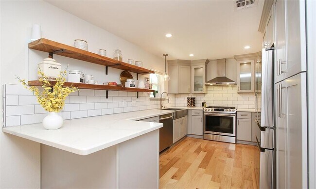 Building Photo - 5923 Dawnridge Dr
