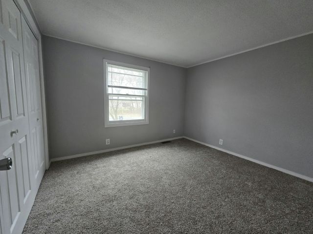 Building Photo - 406 Viking Terrace