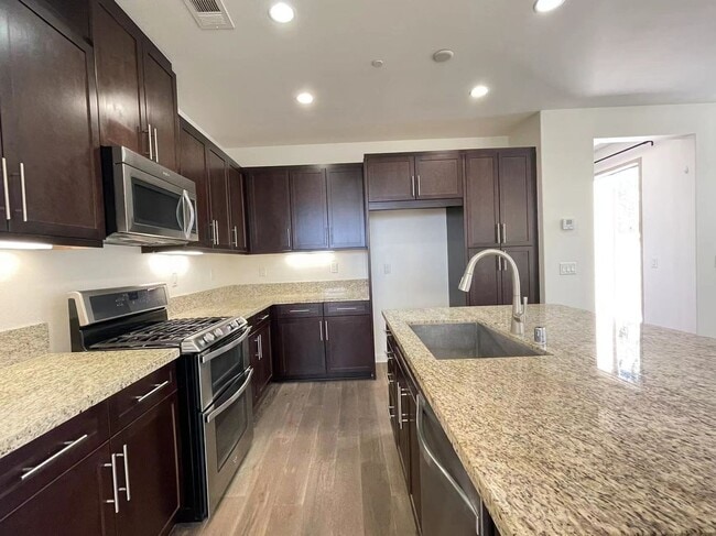 Building Photo - 3 Bedroom home for leasing in Lake Forest