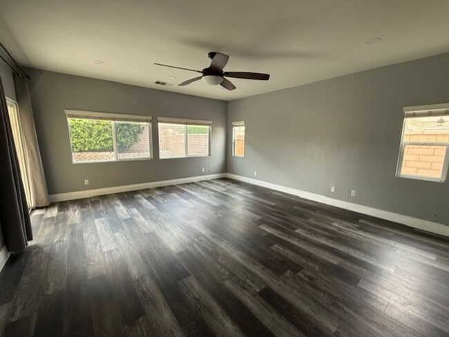 Building Photo - Home with Solar in Gated Sonora Wells