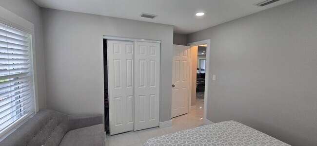 Building Photo - 288 NW 89th Ave