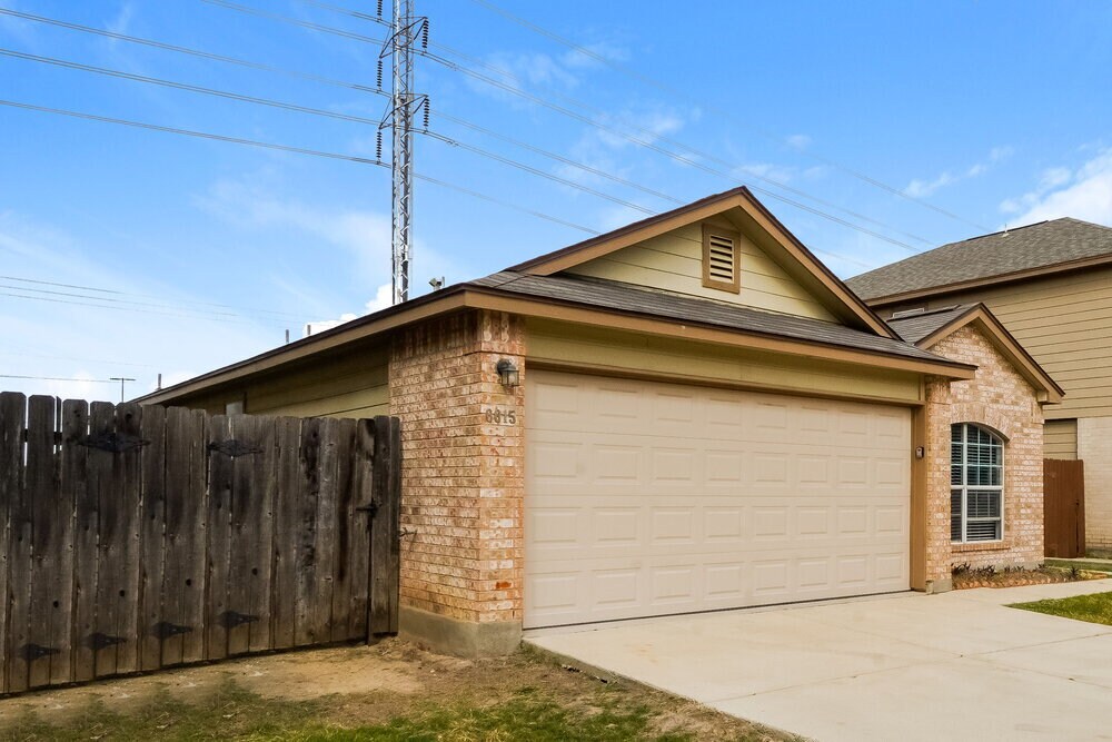 Building Photo - 6615 Lucky Fields