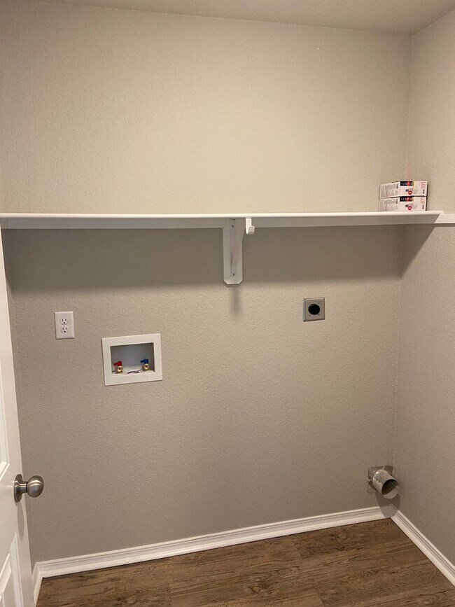 Building Photo - PRE-LEASING NOW | Stylish 4 Bed, 2 Bath Home in Conrad Court