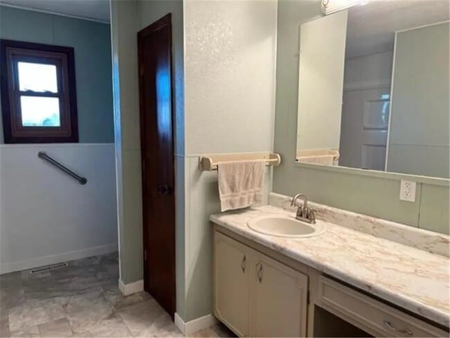 Building Photo - 15484 US-10