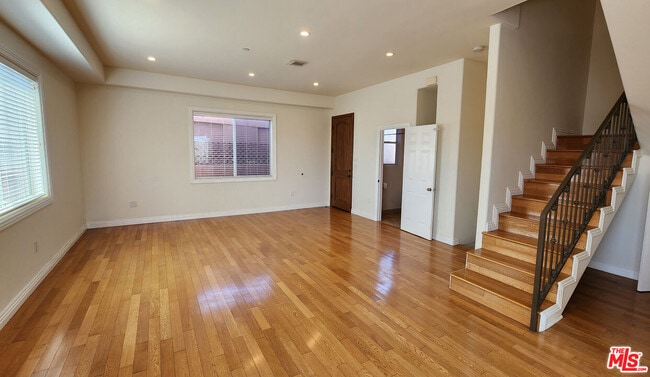 Building Photo - 1307 Alexandria Ave
