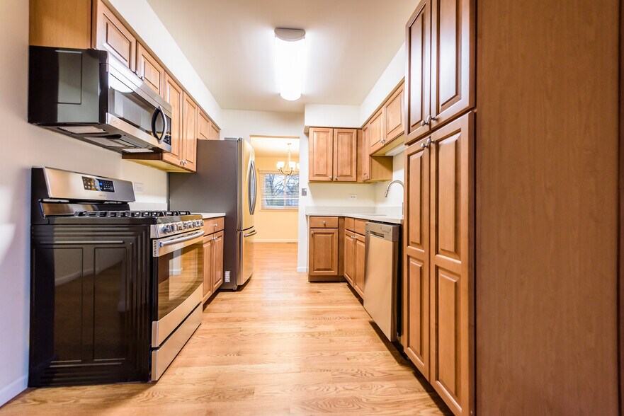 Building Photo - 838 Heatherbrook Ct