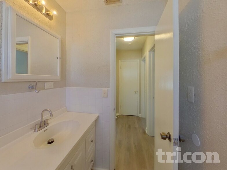 Building Photo - 10887 111th Pl N