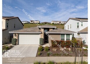 Building Photo - Available Now! 3 Bedroom 2 Bath in Russell...
