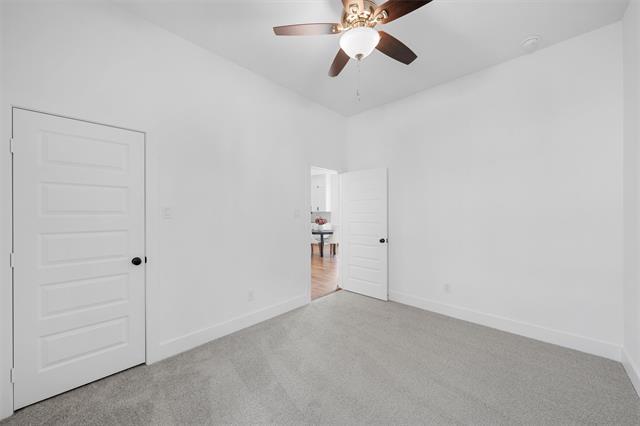 Building Photo - 700 Park Dr