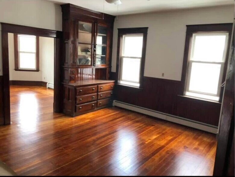 Building Photo - 338 Shaw St