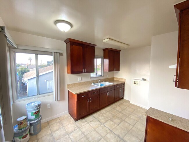 Interior Photo - 1135 W 90th St