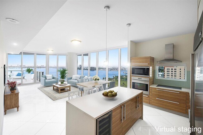 Building Photo - 2020 N Bayshore Dr