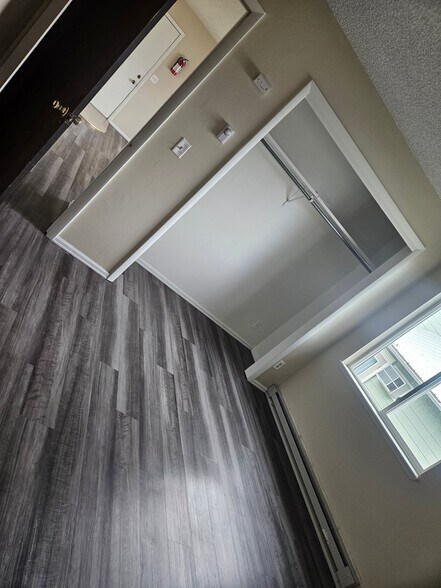 Building Photo - 1211 E Park Ave