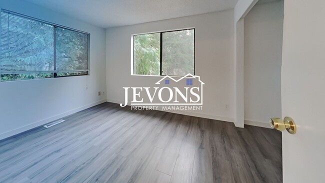 Building Photo - Get $1,774.50 Rent Credit - Beautiful 5-be...