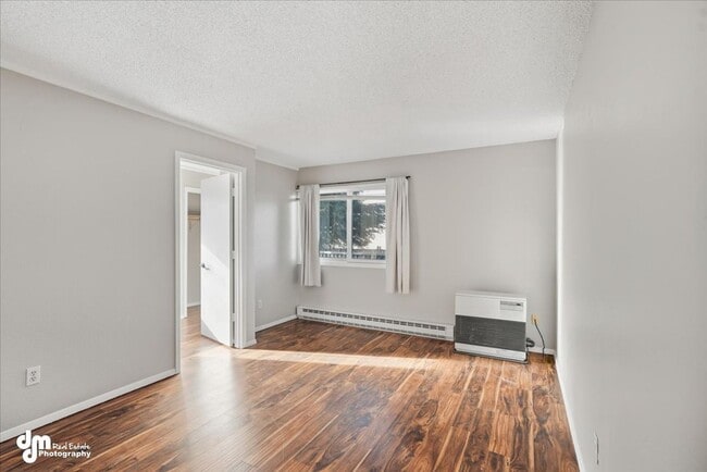Building Photo - Charming 2BD/1BA Condo