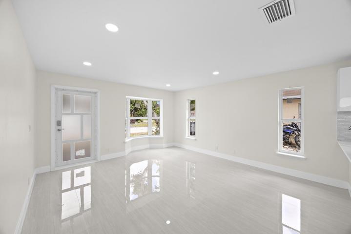 Building Photo - 5664 Boynton Crescent