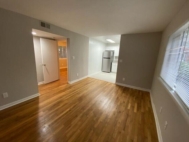 Interior Photo - 1570 Memorial Drive