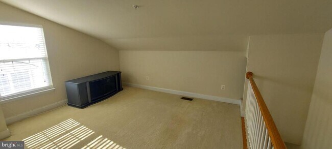 Building Photo - 11808 Regents Park Dr