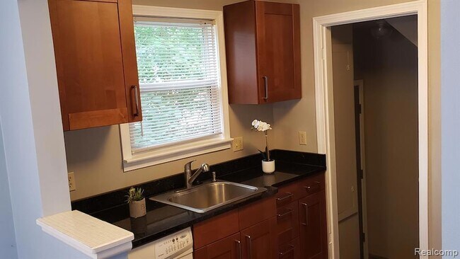 Building Photo - 1261 Pearson St